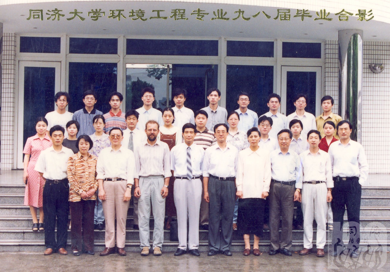 1998届环境工程本科毕业生合影